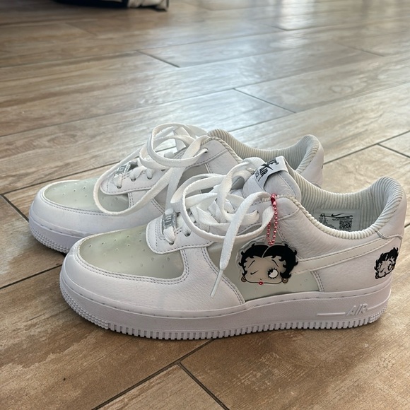 Olivia Kim x Nike Air Force 1 collaboration sneakers - Picture 1 of 3
